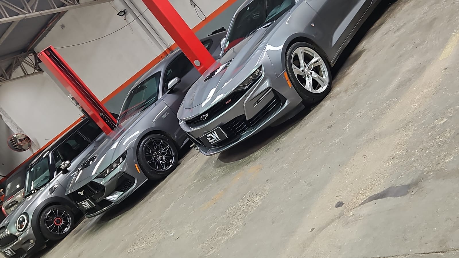 Ford Mustang y Chevrolet Camaro preparados para performance