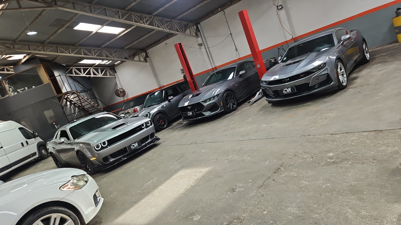 Automóviles deportivos de alta gama atendidos por Tecwagen